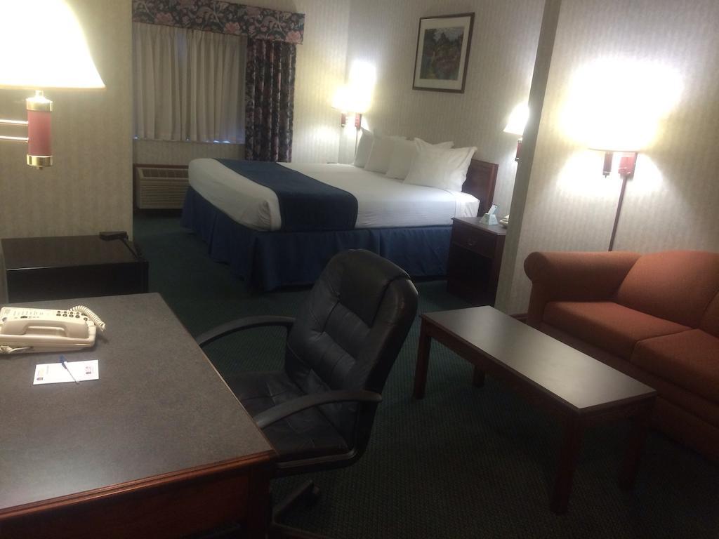 Best Western Elkhart Inn & Suites Room photo