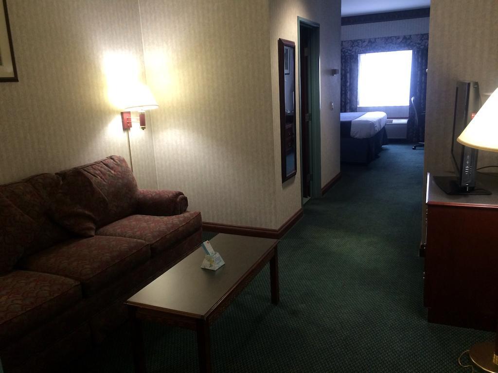 Best Western Elkhart Inn & Suites Room photo